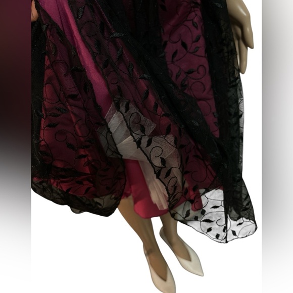 Elegant Black and Purple Women's Dress - Picture 4 of 6